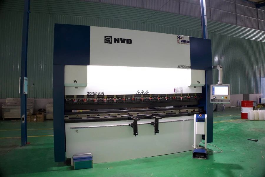 Máy Chấn 170T/3200 tại Hồ Chí Minh