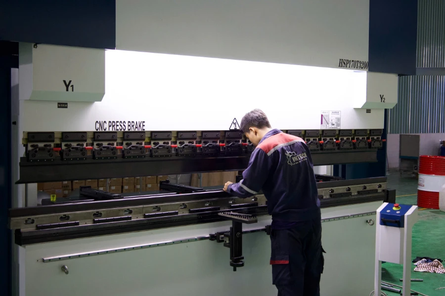 Máy Chấn 170T/3200 tại Hồ Chí Minh