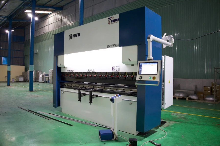 Máy Chấn 170T/3200 tại Hồ Chí Minh