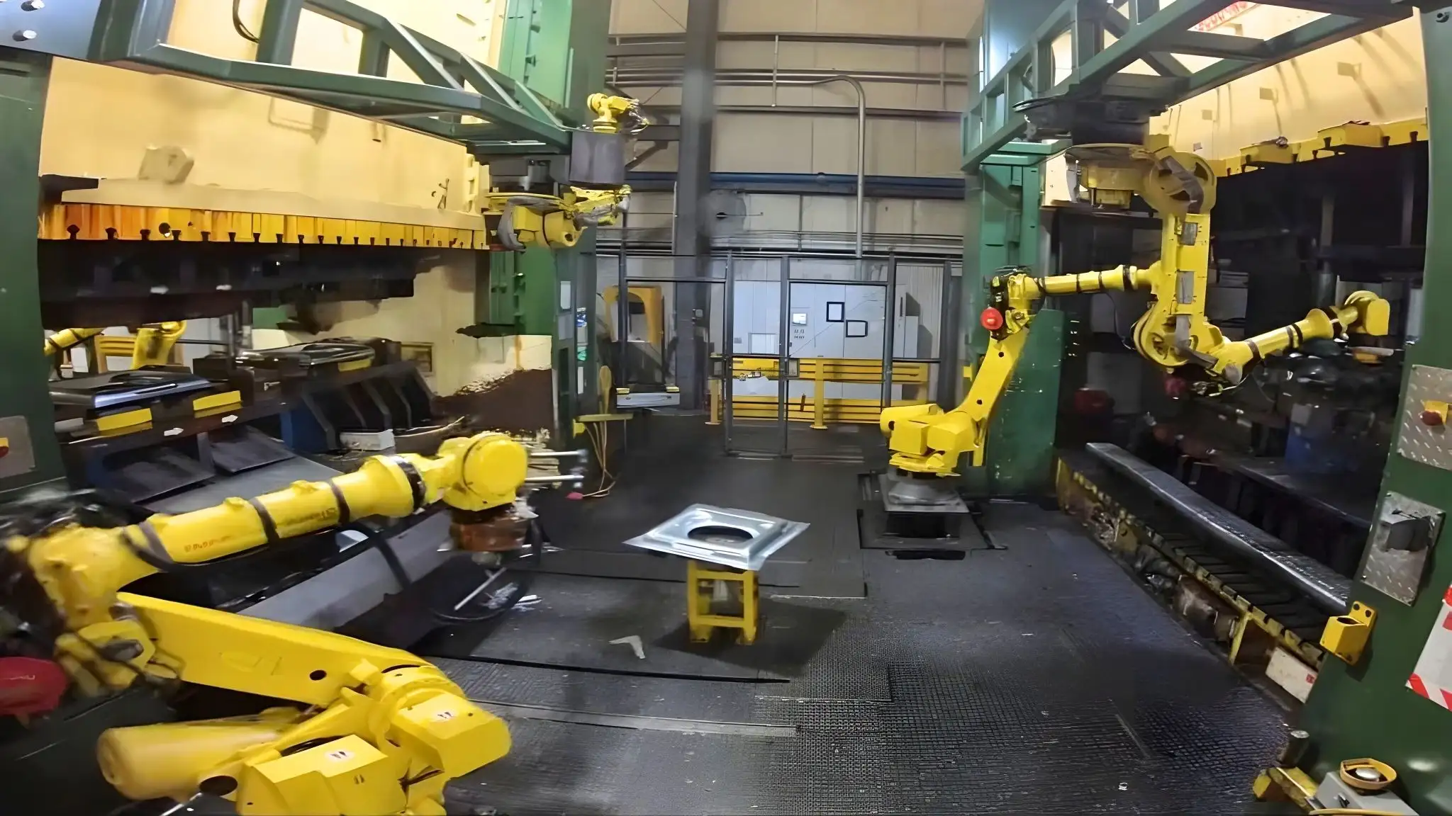 Robot cấp phôi tự động - Giải pháp cắt giảm 70% chi phí nhân công