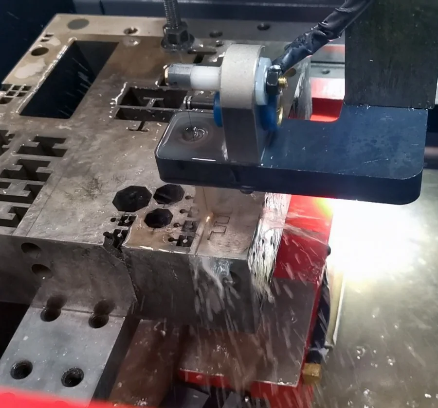 Giá Máy Cắt Dây CNC Cũ & Kinh Nghiệm Mua Máy Thanh Lý
